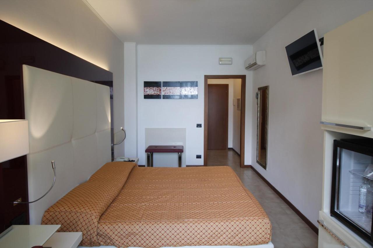 Hotel Europa Desenzano del Garda Kültér fotó